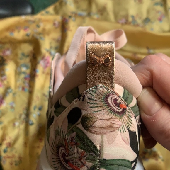 Pink Ted Baker sneakers w rose gold accents,  EUC Sz 5.5(?) - Picture 7 of 8